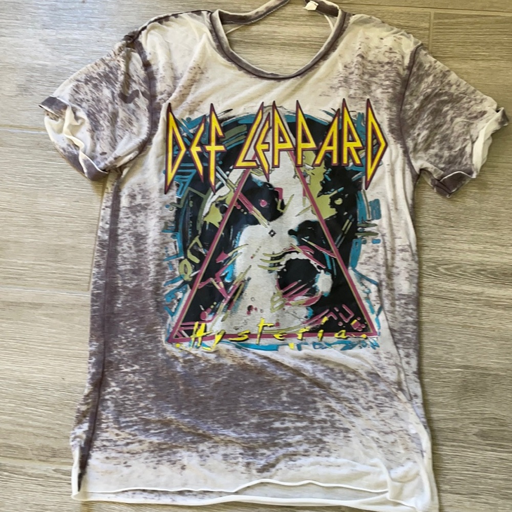 PAC Sun Def leopard tee